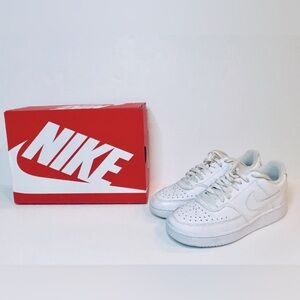 Nike Women’s Court Vision Low White/White size 7.5